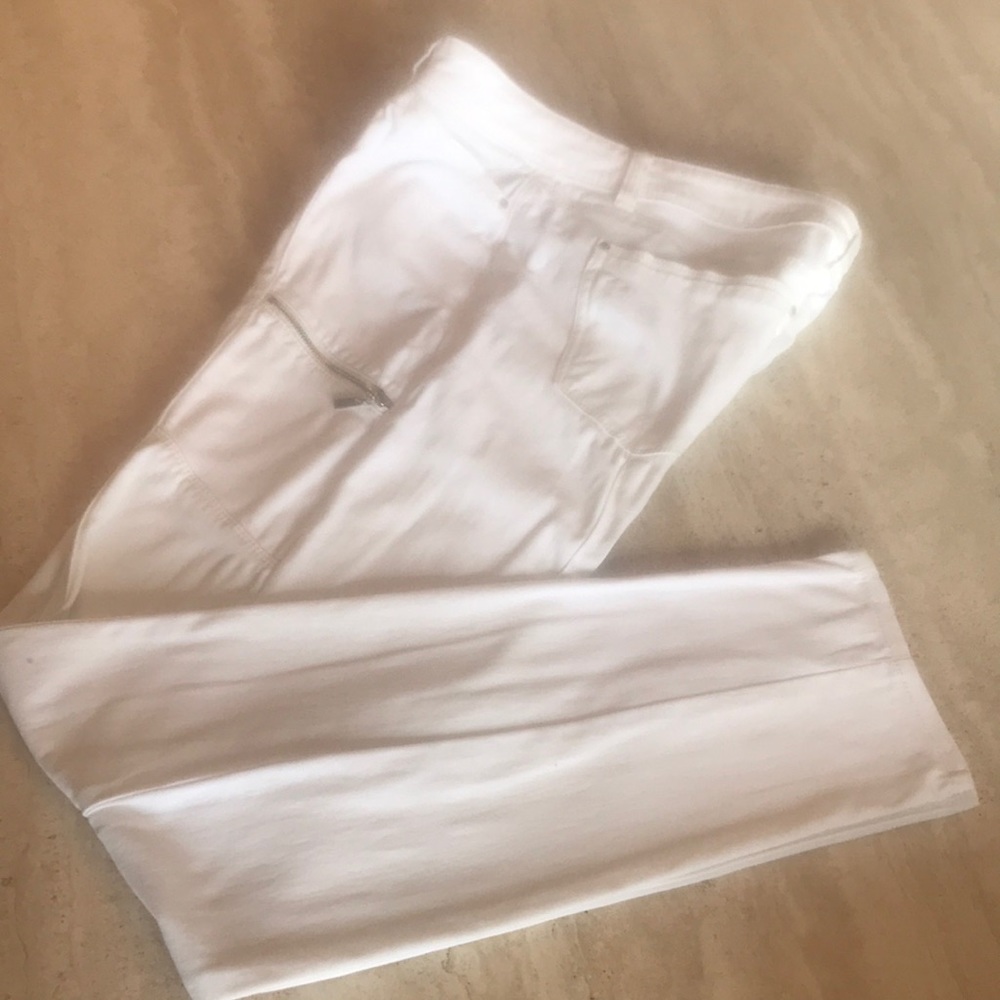 White House Black Market Cream 6 Pocket Jean